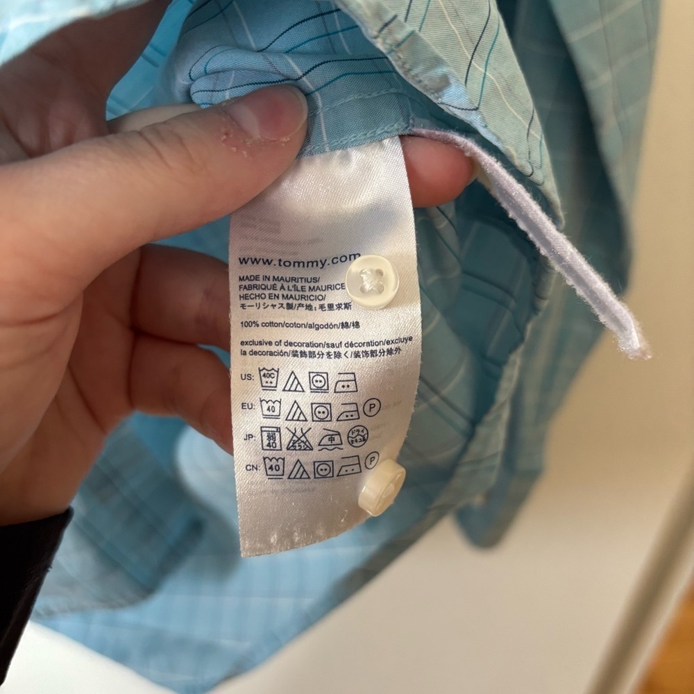 🎉4/30$🎉 Tommy Hilfiger Men's Blue Checkered Shirt – Small 👔💙 - Picture 3 of 4